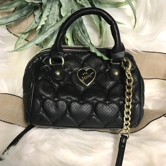 Betsey Johnson Handbags - EUC 🌸 BETSY JOHNSON Quilted Crossbody bag